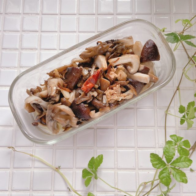 きのこのにんにくオイル蒸し