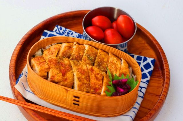 NEW
8/3 (日)
市販のタレでおいしく時短!「鶏ささみの蒲焼き」「ミニトマト」2品弁当
料理家 かめ代。49 NEW
8/3 (日)
市販のタレでおいしく時短!「鶏ささみの蒲焼き」「ミニトマト」2品弁当
料理家 かめ代。49