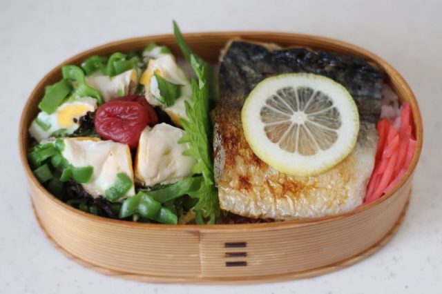 2品弁当の詰め方プロセス