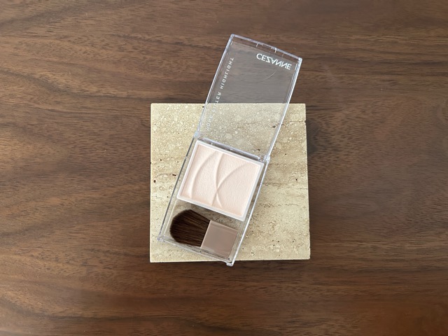 セザンヌ トーンフィルターハイライト 01フィルターベージュ