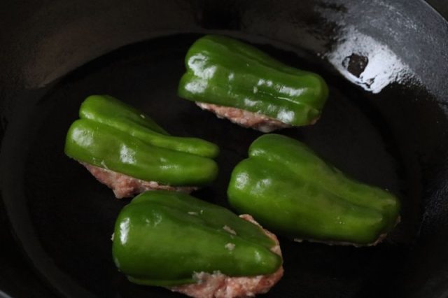 ピーマンの肉詰め