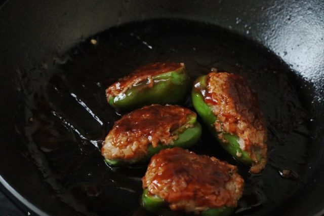 ピーマンの肉詰め