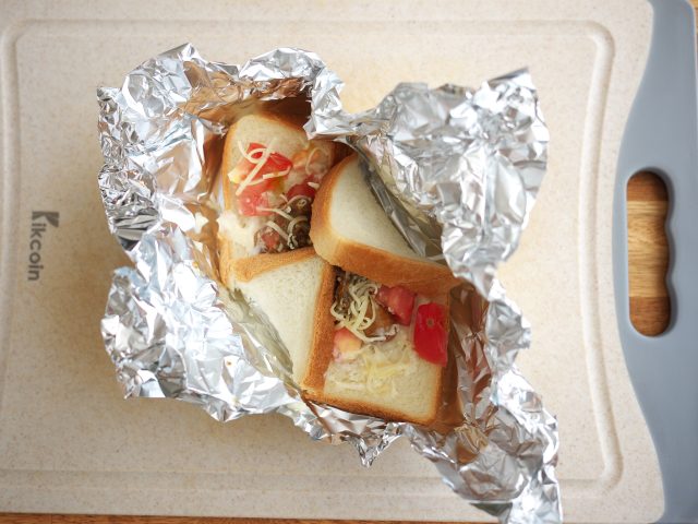 アルミホイルで包む