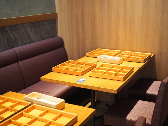 銀座朝食ラボ テーブル席