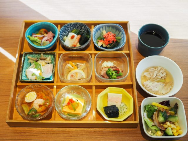 「小鉢」で楽しめるビュッフェ