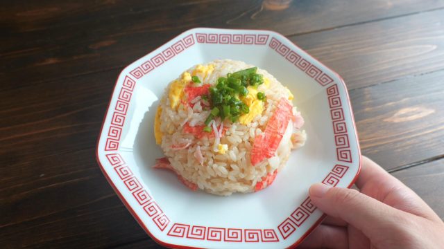 NEW
BLOG
8/15 (金)
火を使わずパラパラ!炊飯器で簡単「カニ風味チャーハン」の作り方
料理家 エプロン2 カニ風味チャーハン