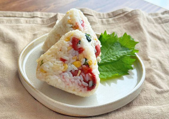 梅たぬきおにぎり