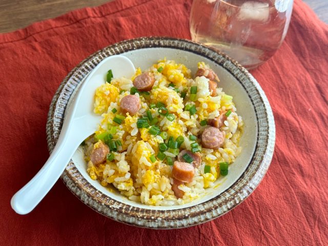 レンジで簡単「卵チャーハン」