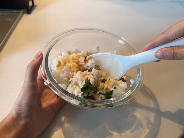 ご飯を混ぜる