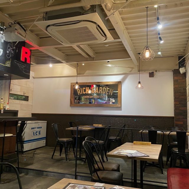 RICH GARDEN 梅田中崎町 店内