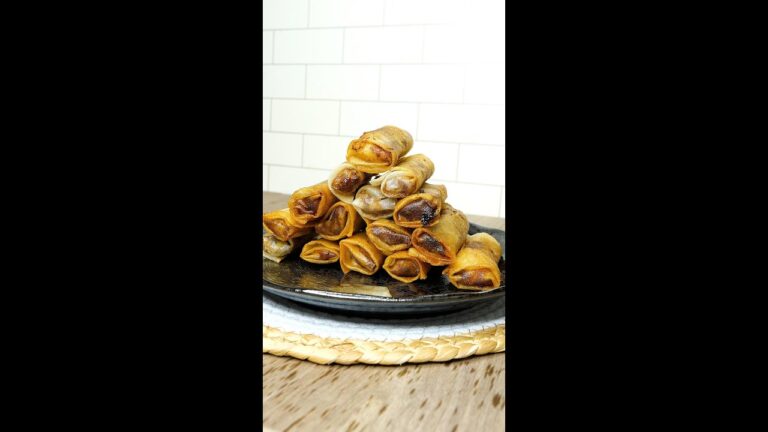 【揚げたてサクふわ！】熱々バナナがとろ〜り♡シナモン香るバナナルンピアの簡単揚げレシピ /  Banana Spring Rolls