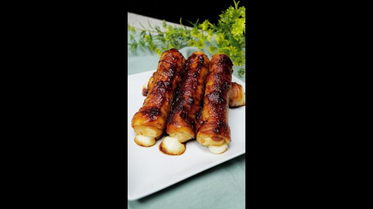 【フライパンひとつで完成！たったの10分！】朝食にもおつまみにもなる絶品豚バラチーズ巻きパン / Pork-Wrapped Cheese Breadsticks