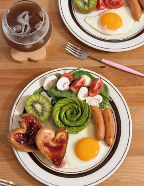 ハート型トーストのモーニングプレート