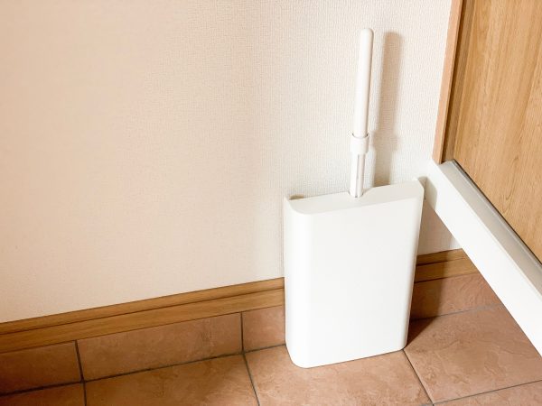 玄関のほうき