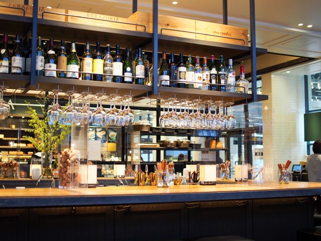 ベーカリー＆レストラン 沢村 新宿 店内