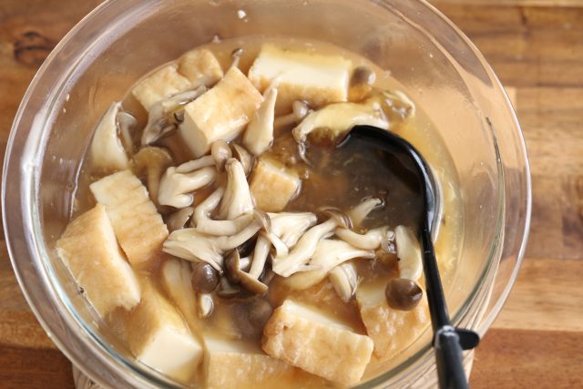 水溶き片栗粉を混ぜたボウル