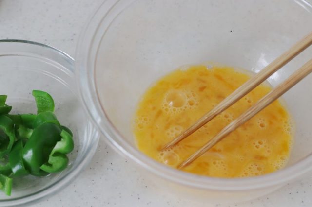 溶き卵とピーマン