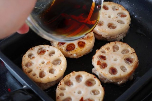 タレとれんこんの肉詰め