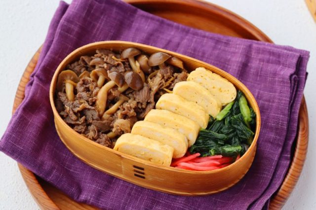 「牛きのこのしぐれ」「定番卵焼き」2品弁当