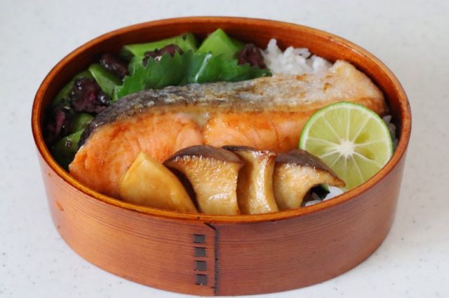 2品弁当の詰め方プロセス