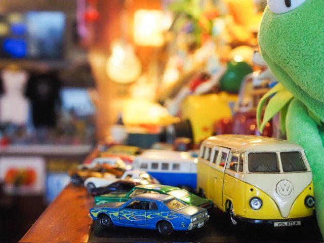 パンケーキ専門店「カフェ マチルダ」店内 ミニカー