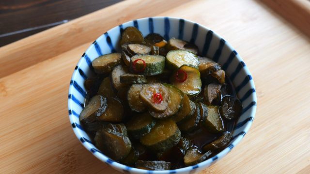 NEW 
 BLOG 
 9/5                                (金) 
 1回作ってみて！10分煮るだけ簡単♪ご飯がすすむ「きゅうりの佃煮」の作り方
 料理家 エプロン78