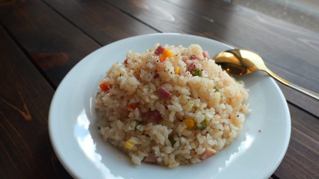 NEW
BLOG
9/19 (金)
火を使わず炊飯器で簡単!おいしい「ピラフ」の作り方
料理家 エプロン3 炊飯器で簡単!おいしい「ピラフ」