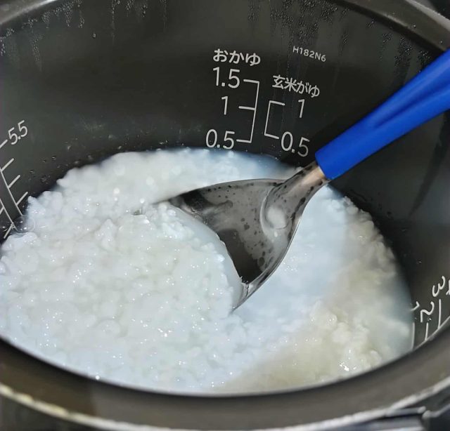 炊飯器の中のお粥