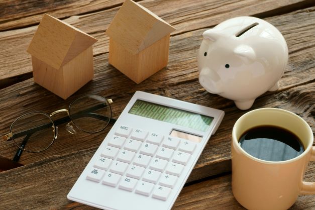 NEW
9/9 (火)
【FPが教える】無理なくできる!お金が貯まる“節約術”3つ
朝時間.jp編集部5 電卓と貯金箱