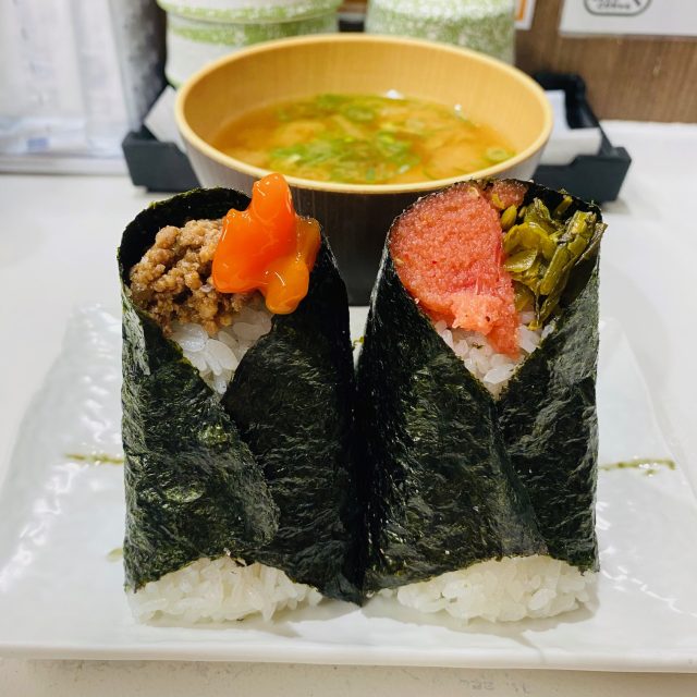 おにぎりごりちゃん No.2「卵黄醤油漬+肉そぼろ」No.6「明太子+高菜」