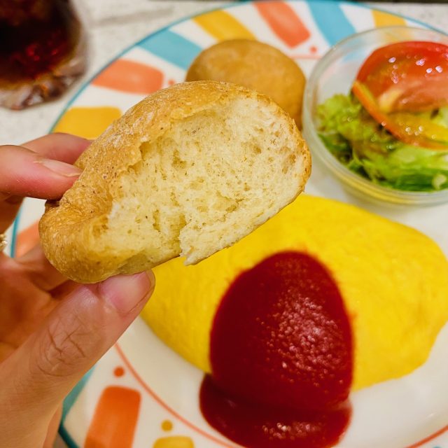 小高さんの朝ごはん オムレツ とパン
