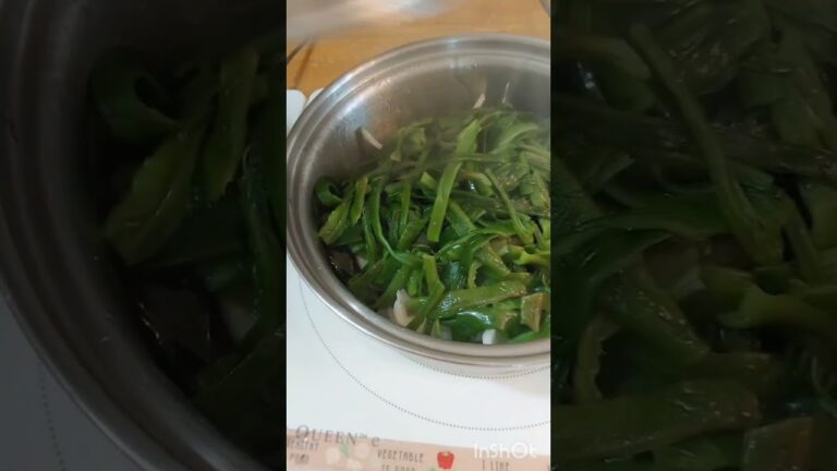新玉ねぎと茎わかめ炒め煮　エミチャンクッキング