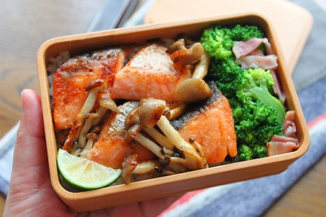 鮭としめじのバターソテー