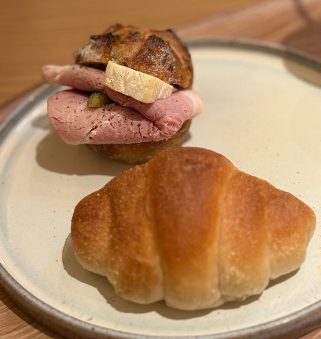 サンドイッチとパン