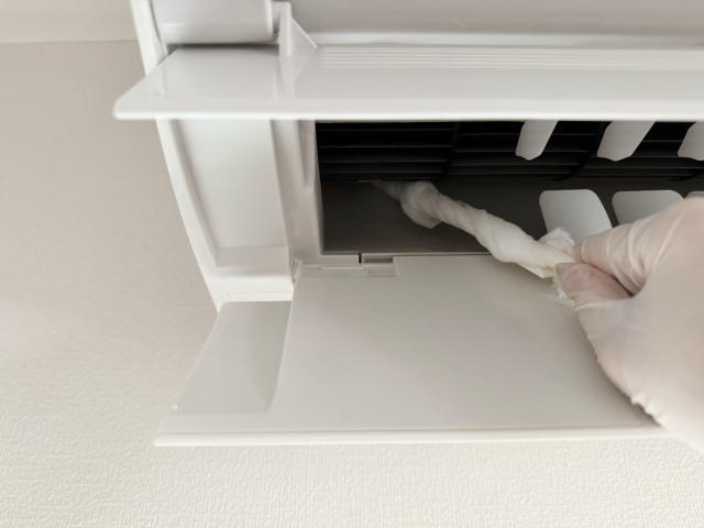 エアコン本体の拭き掃除