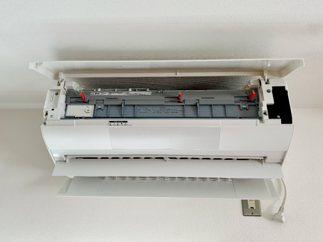 エアコンカバーを外したところ