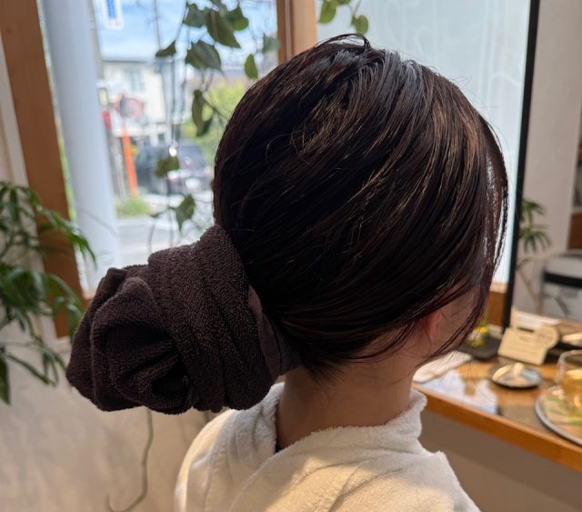 タオルを毛先に巻く