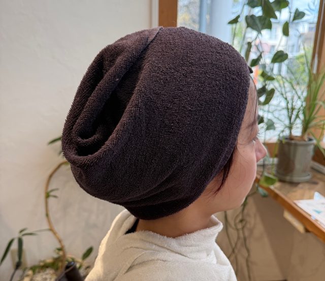 NEW
BLOG
10/16 (木)
ドライヤーですぐ髪が乾かせないとき、どうする?気を付けたい乾かし方
ヘアメイク 森本英梨6 タオルを巻いた頭部