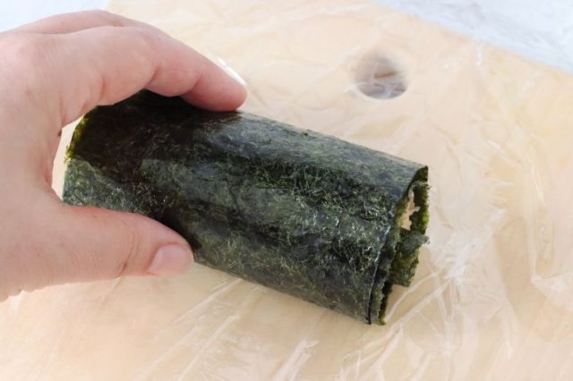 海苔で巻いた鶏ひき肉
