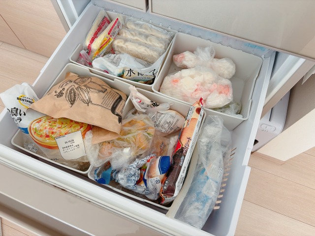 整理前の冷凍庫