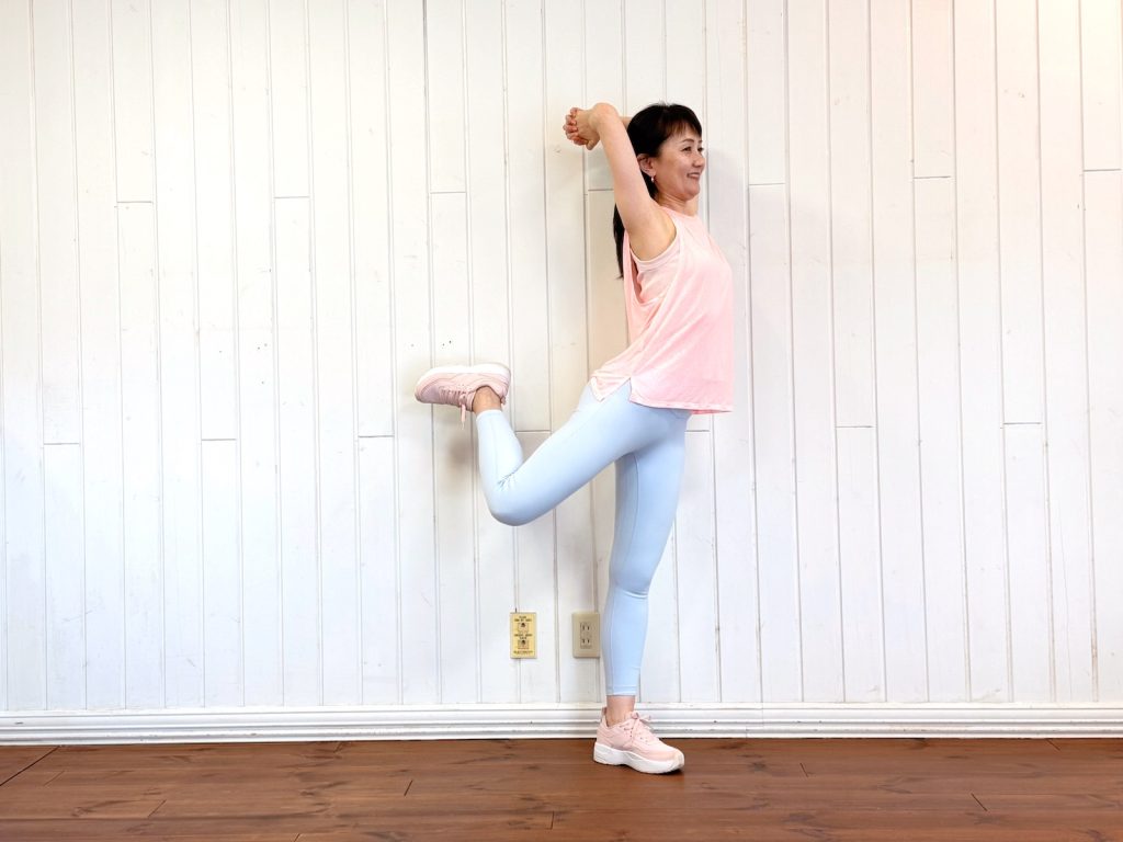 1分で全身スッキリ脂肪燃焼「アーチバックキック」