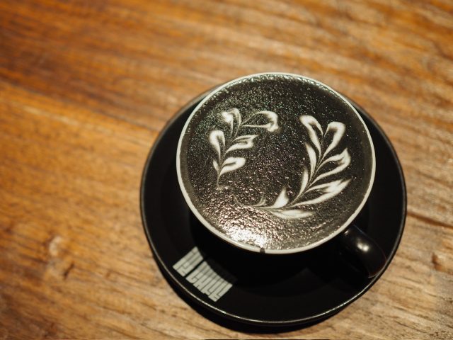 i2 cafe チャコールラテ