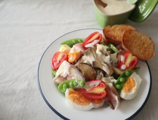 ヨーグルトドレッシングのサラダ