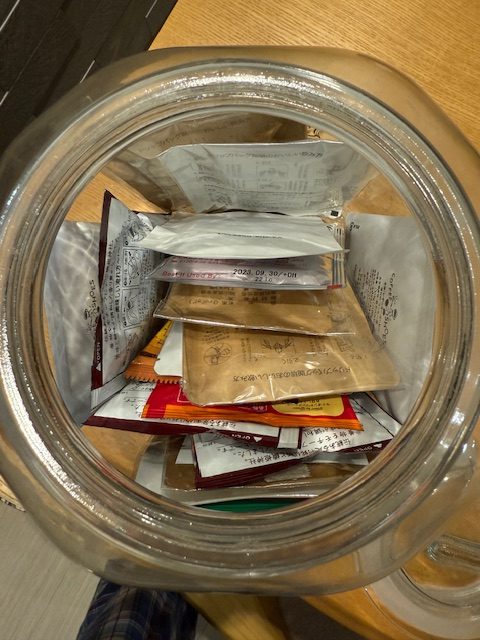 瓶の中のドリップコーヒー