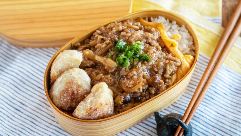 【10分弁当】冷蔵庫に残ってた4つで作ったら、なぜか喜ばれた最強の茶色弁当に!