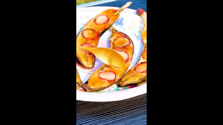 【まるごとバナナ焼いちゃいました♡】子供も大人も飛びつく大人気おやつレシピ！3分でできるよ！！ / Bananas Brûlée with strawberries