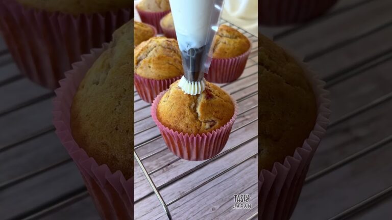 【これ持ってピクニックに行こう♪】ホットケーキミックスで作る！いちごのカップケーキ / Strawberry Cupcakes