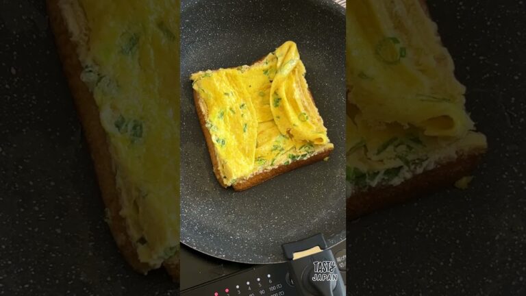 【忙しい朝はこれ一択】フライパンひとつでOK！切って流してたたむだけ、ふわとろ卵のワンパンハムチーズトースト / Ham And Cheese Toast Made In One Frying-Pan