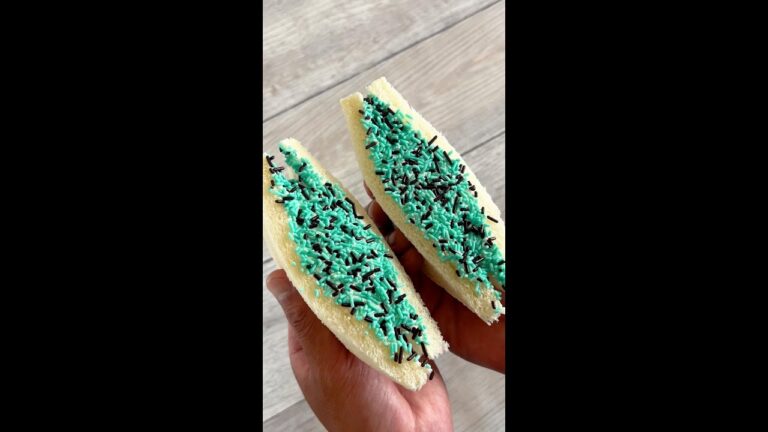 【チョコミントの季節が来た】ホイップクリームを包んで切るだけで「断面がかわいすぎる」/ Chocolate mint sprinkle sandwich 【チョコミントの季節が来た】ホイップクリームを包んで切るだけで「断面がかわいすぎる」/ Chocolate mint sprinkle sandwich