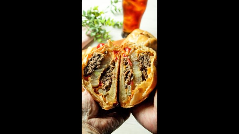 【もう普通のハンバーガーに戻れない】包んで焼いたら大優勝!サクサク「ハンバーガーパイ」が背徳的すぎる / Hamburger Pie 【もう普通のハンバーガーに戻れない】包んで焼いたら大優勝!サクサク「ハンバーガーパイ」が背徳的すぎる / Hamburger Pie